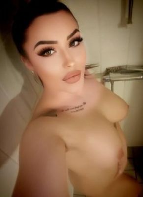 Melissa is a model for sex and massage in Muscat